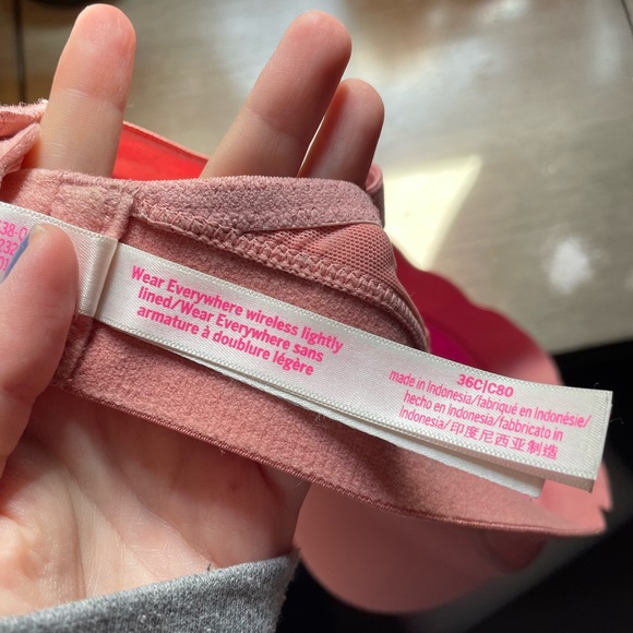 Pink vs bra - Picture 5 of 5